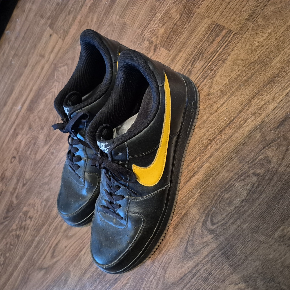Nike Air Force 1's Black & Yellow Size 12